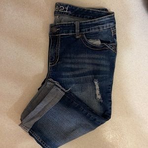 Rue 21 curvy knee length shorts/capris Size 13/14